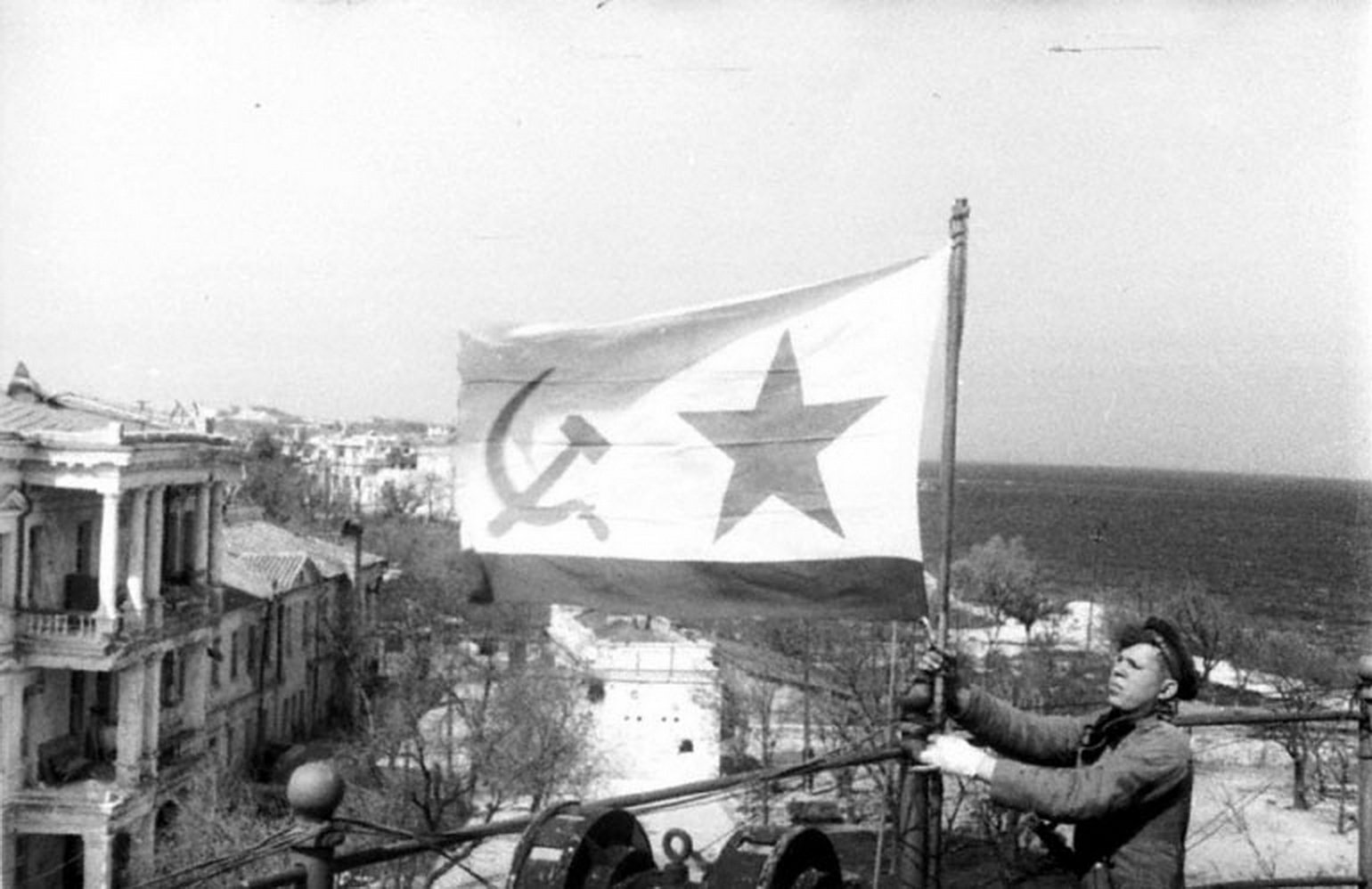 Флаг в Севастополе.09.05.44.jpg