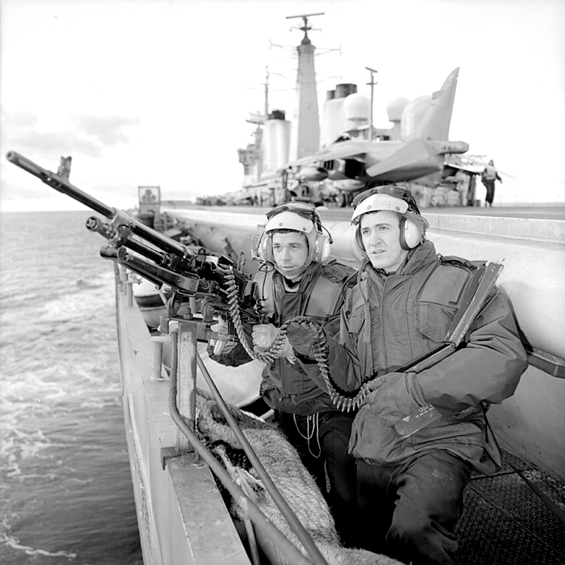HMS Invincible's gun crew.jpg