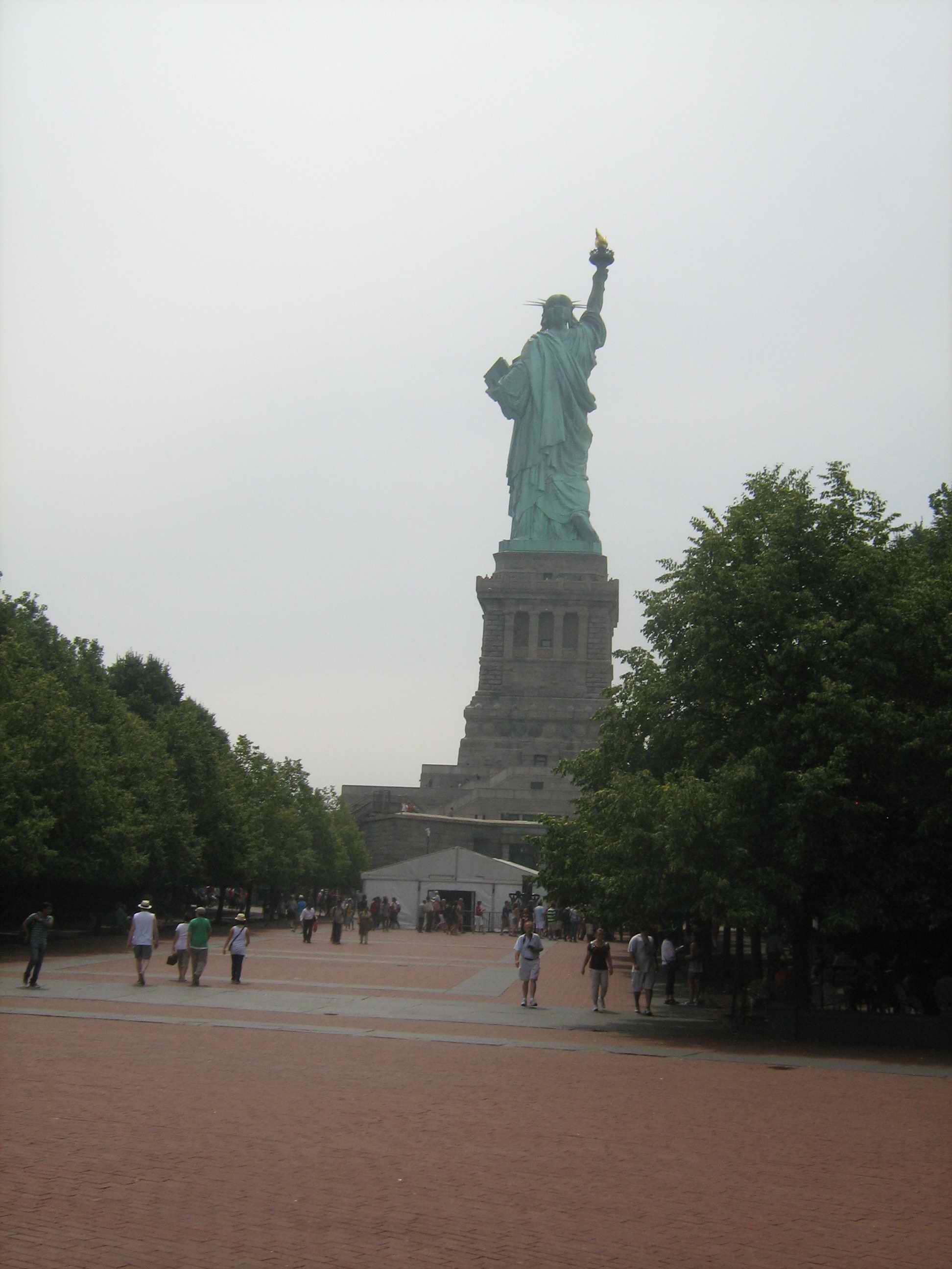 Статуя Свободы - вид со спины.jpg