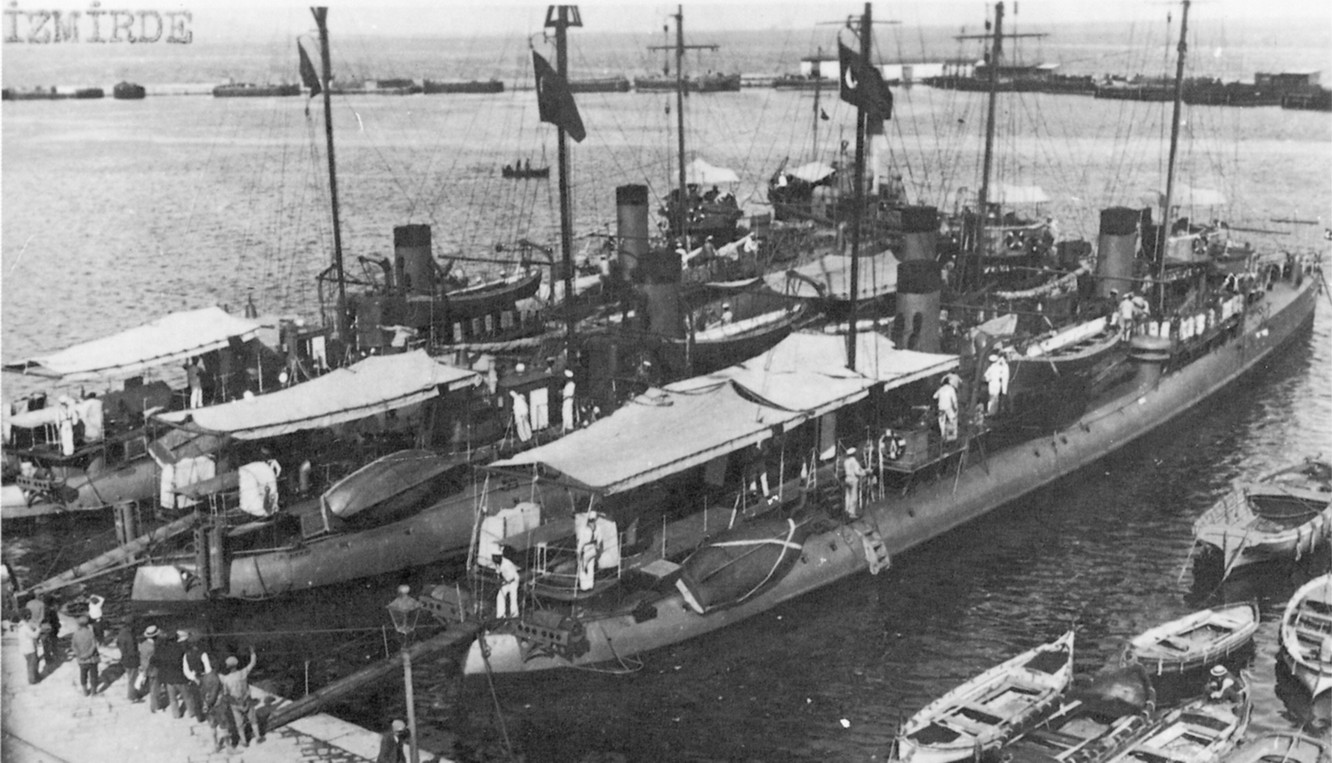 Basra, Samsun, Tasoz moored at Izmir in 1926.JPG