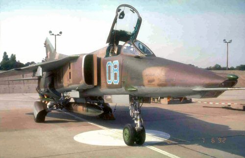 MiG-27 08 b schr_g vorn.jpg