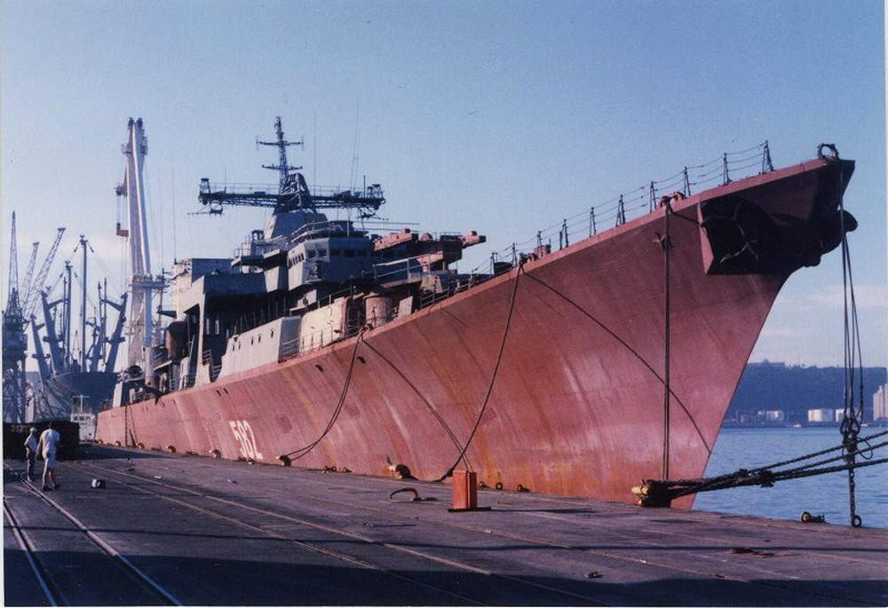 Soviet cruiser Nikolayev ended ended up in Durabn 1995.jpg
