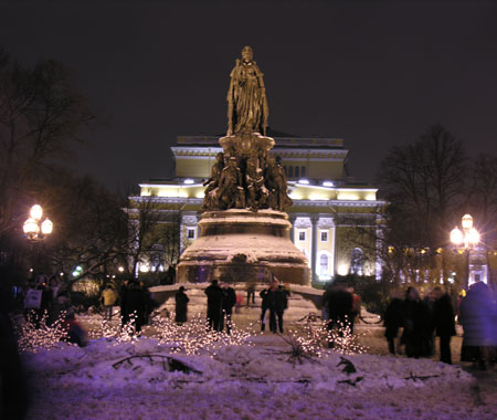 Памятник и  Александринка.jpg