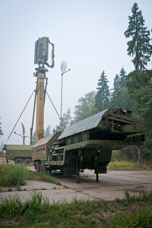 Россия СТ-68 и Каста-2 на мачтах.jpg