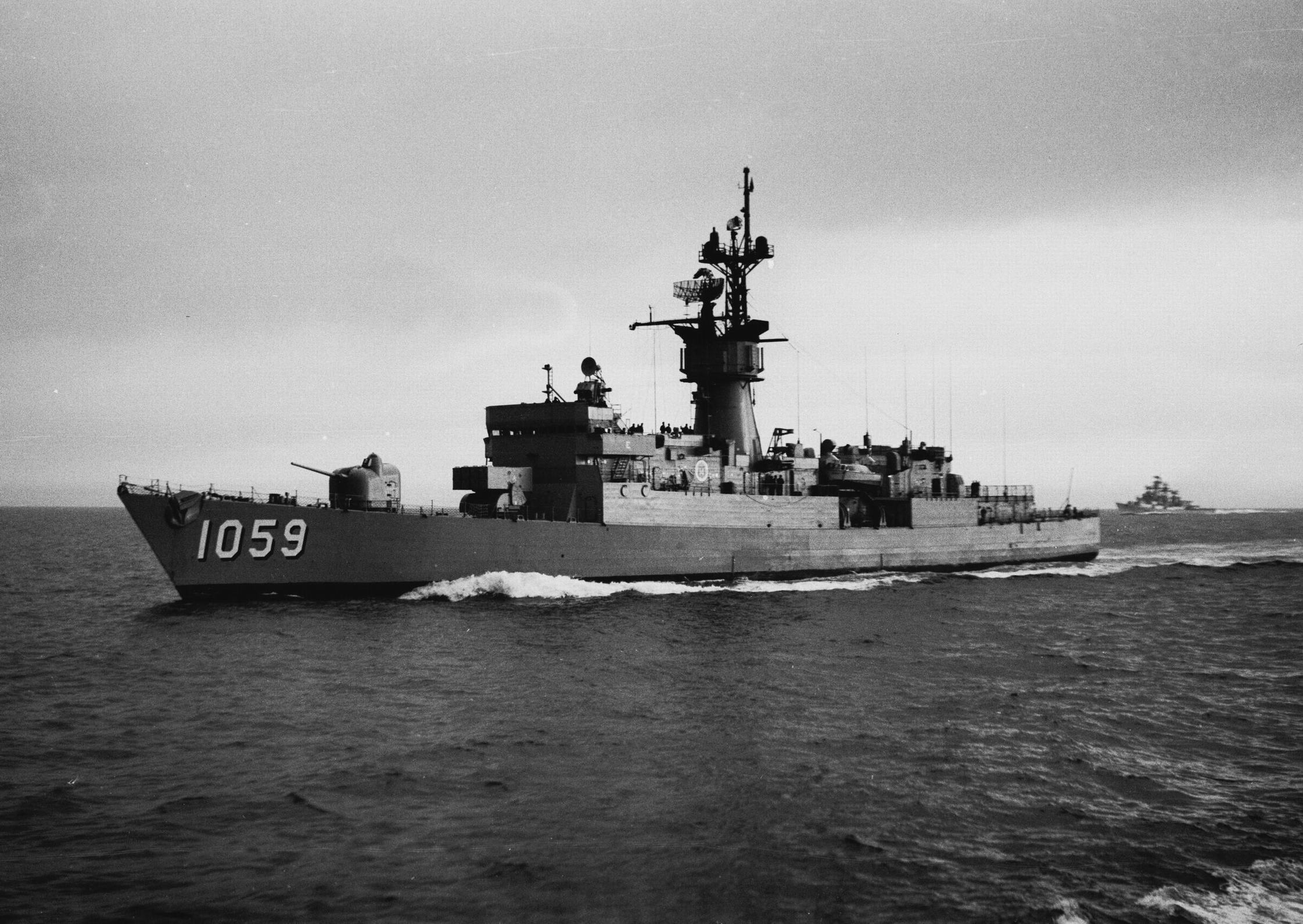 USS William S.Sims (FF-1059).jpg