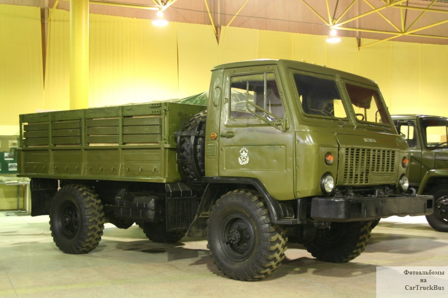 Армейский автомобиль ГАЗ-3301 (4х4).jpg