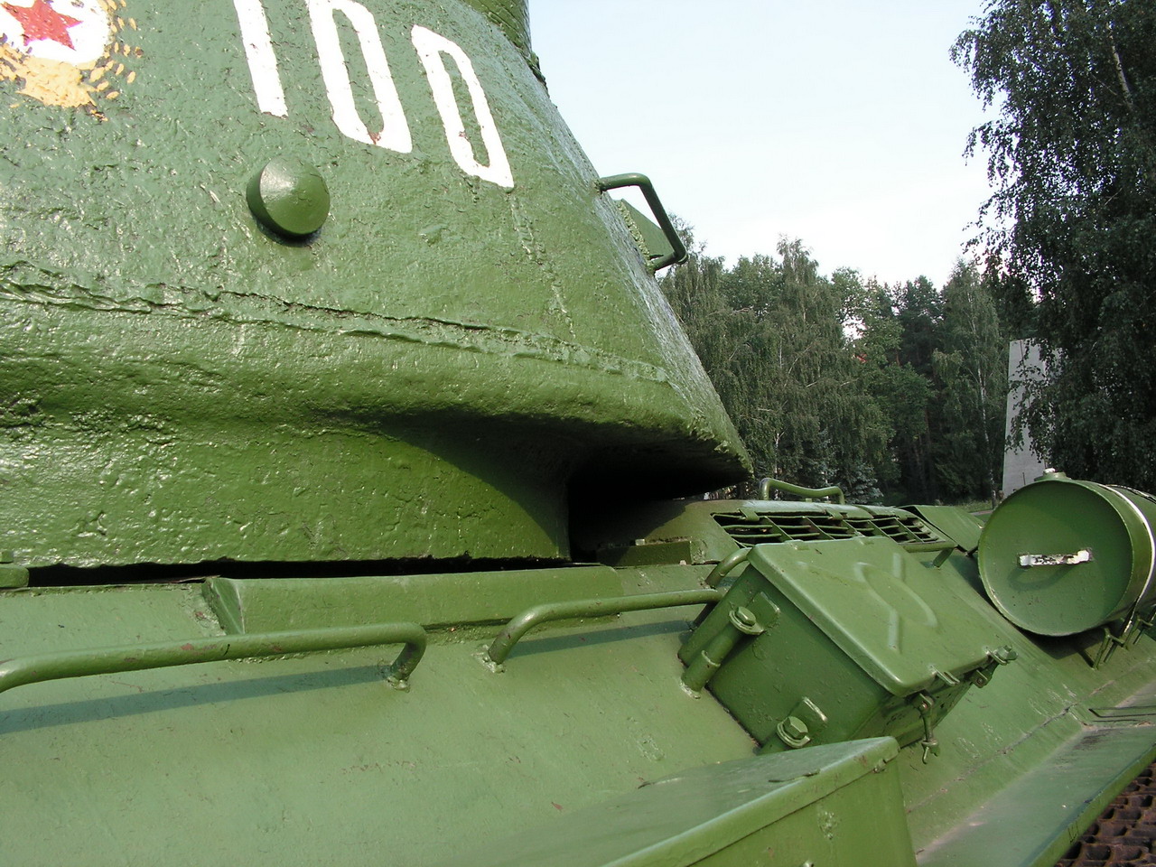 Т-34-85 (Минск, военный городок Уручье, памятник около Дома Офицеров)_08.JPG