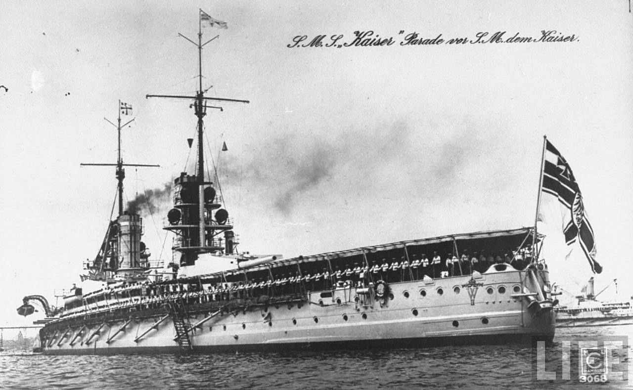 German battleship Kaiser sailing during parade for Kaiser Wilhelm II.jpg