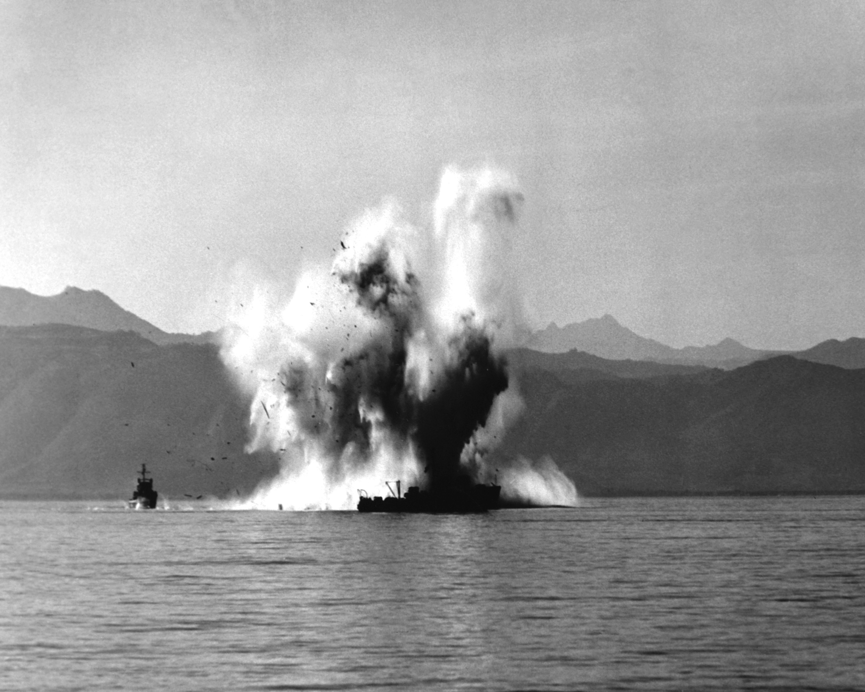 HN-SN-98-07116South Korean mine sweeper #512 blows up in Wonsan Harbor Korea from a Russian-type contact mine.jpg