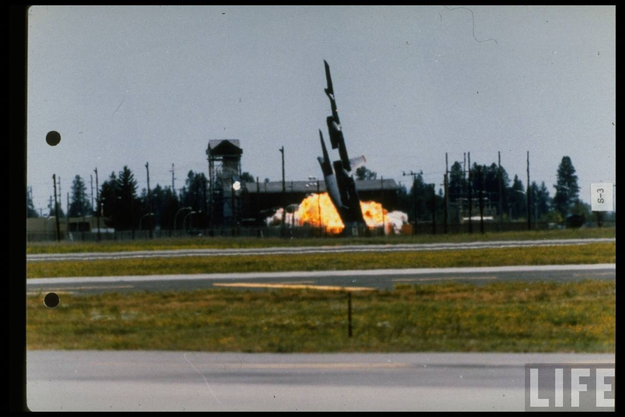 b-52 crashing Fairchild 1994-2.jpg