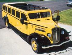 1939whiteMotorcoachYellowstoneParktouring15passbus.jpg