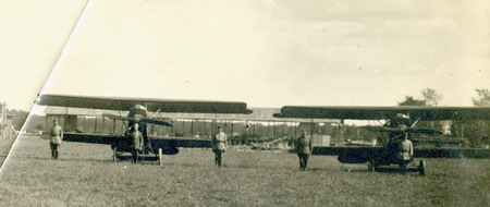 Личный состав Ленинской эскадрильи на Коменданском аэродроме в 1924 г..jpg