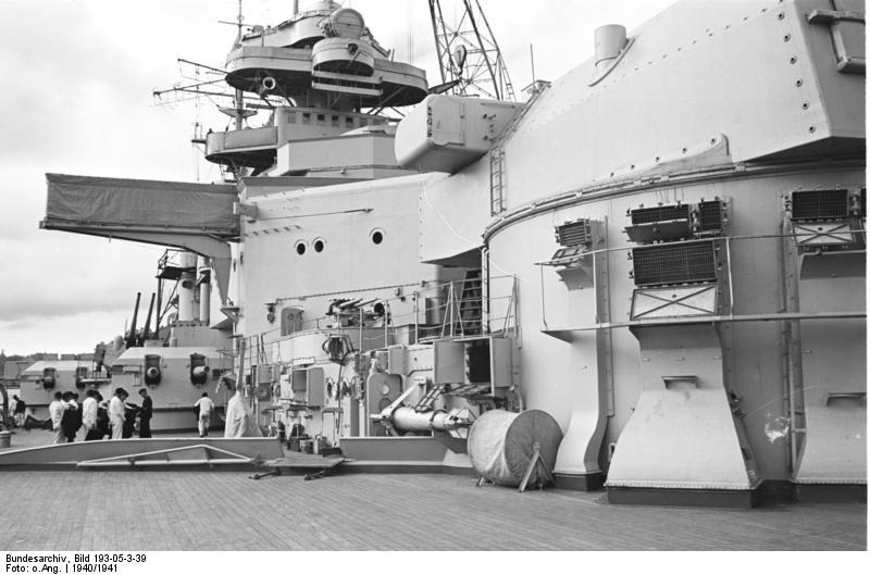 Bundesarchiv_Bild_193-05-3-39,_Schlachtschiff_Bismarck.jpg