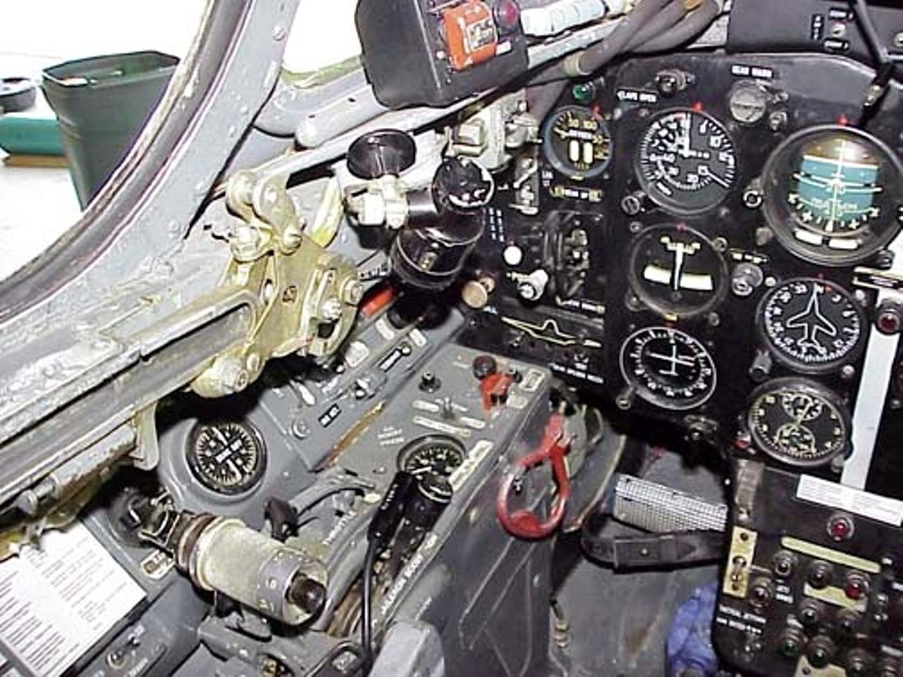 МиГ-17 левый.jpg