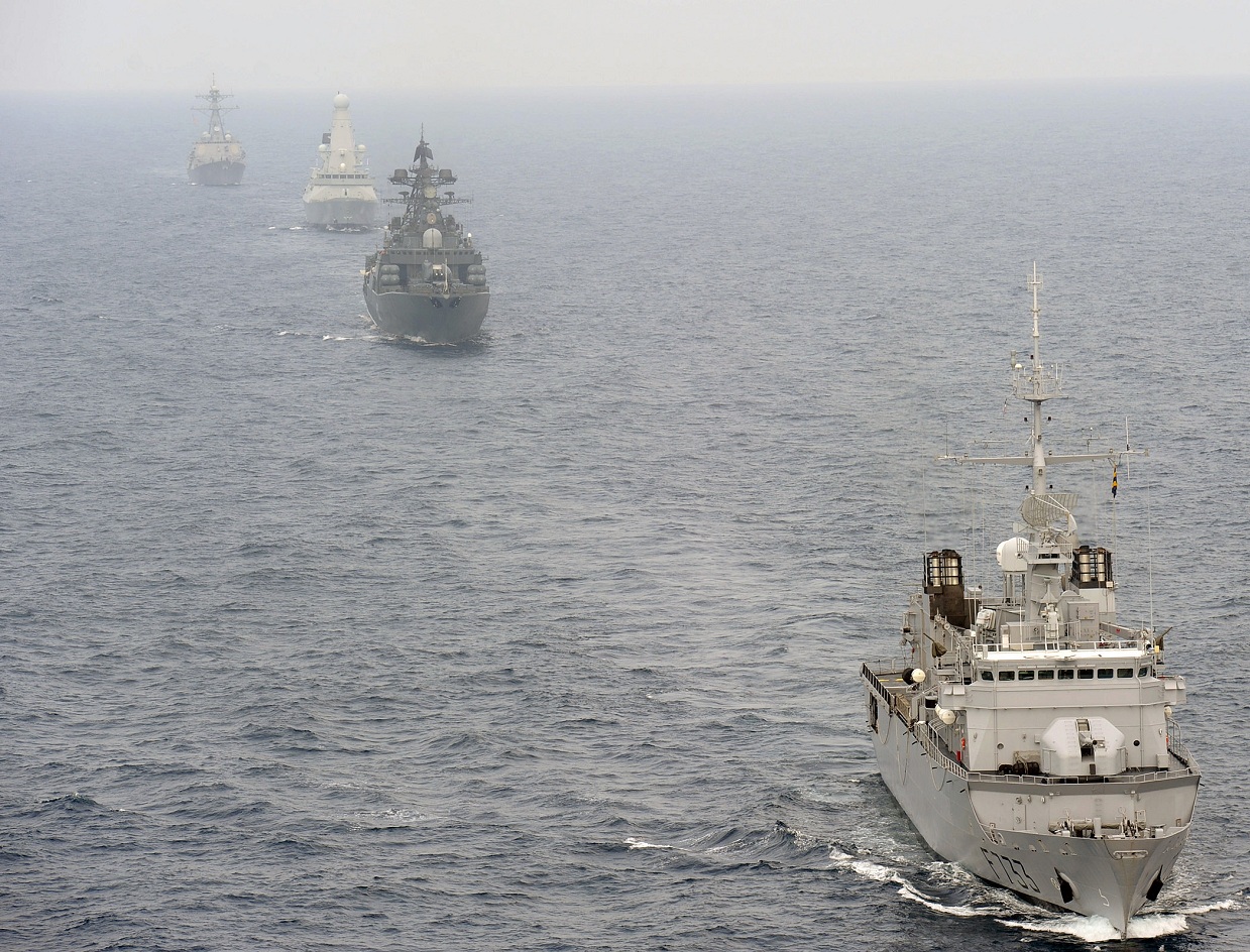 US_Navy_110629-N-XZ912-478_Ships_participate_in_maneuvering_exercises_during_FRUKUS_2011.jpg