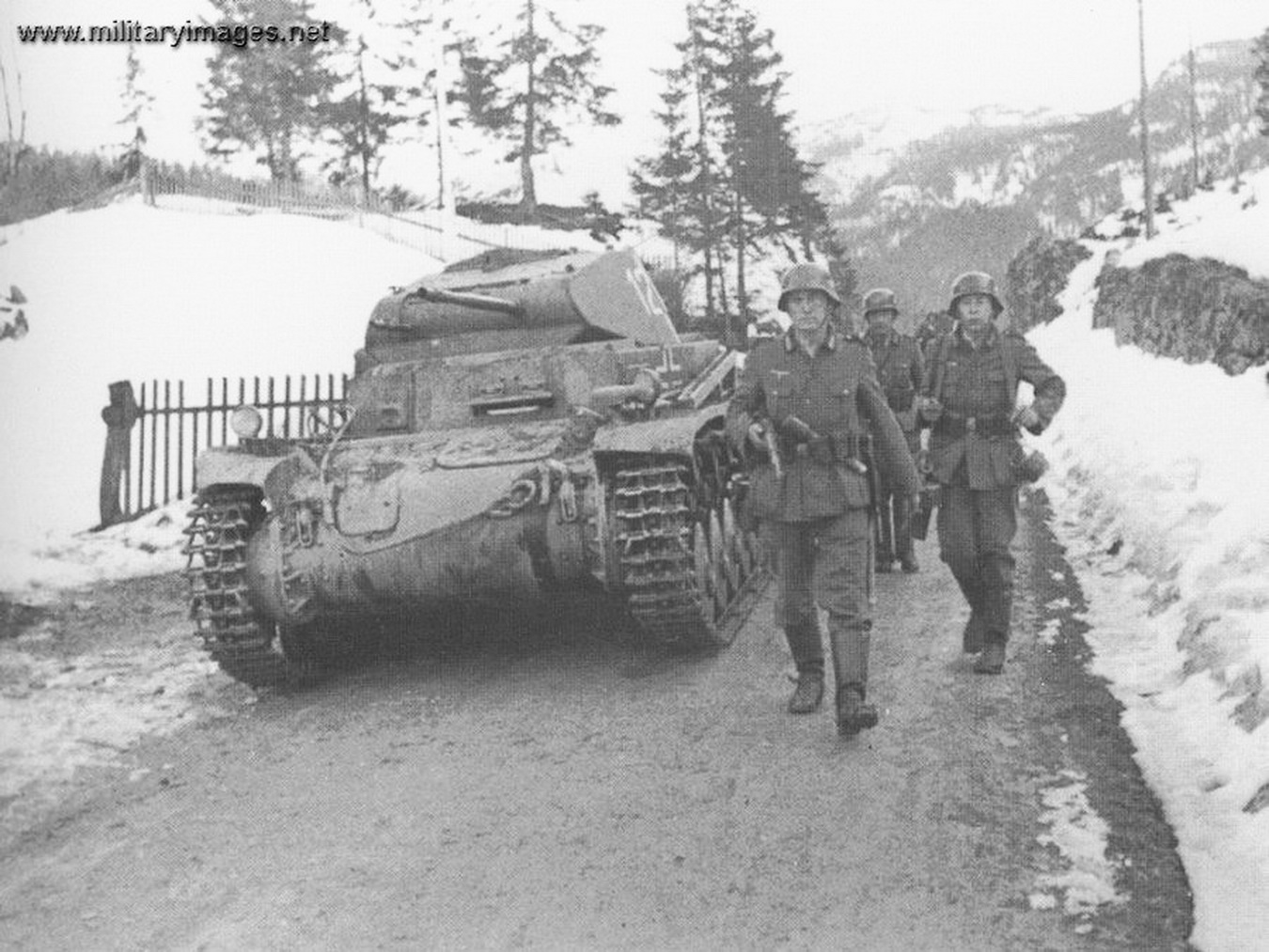 3rdReich_pz2d_WWII_-_Pz_Kpfw_II_and_advancing_infantry_in_Norway.jpg