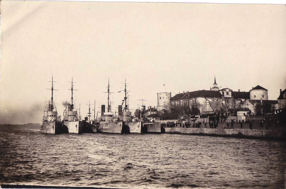 German warships (Minensucher) in Riga, river Daugava, near the Baltic Sea  WW1.jpg