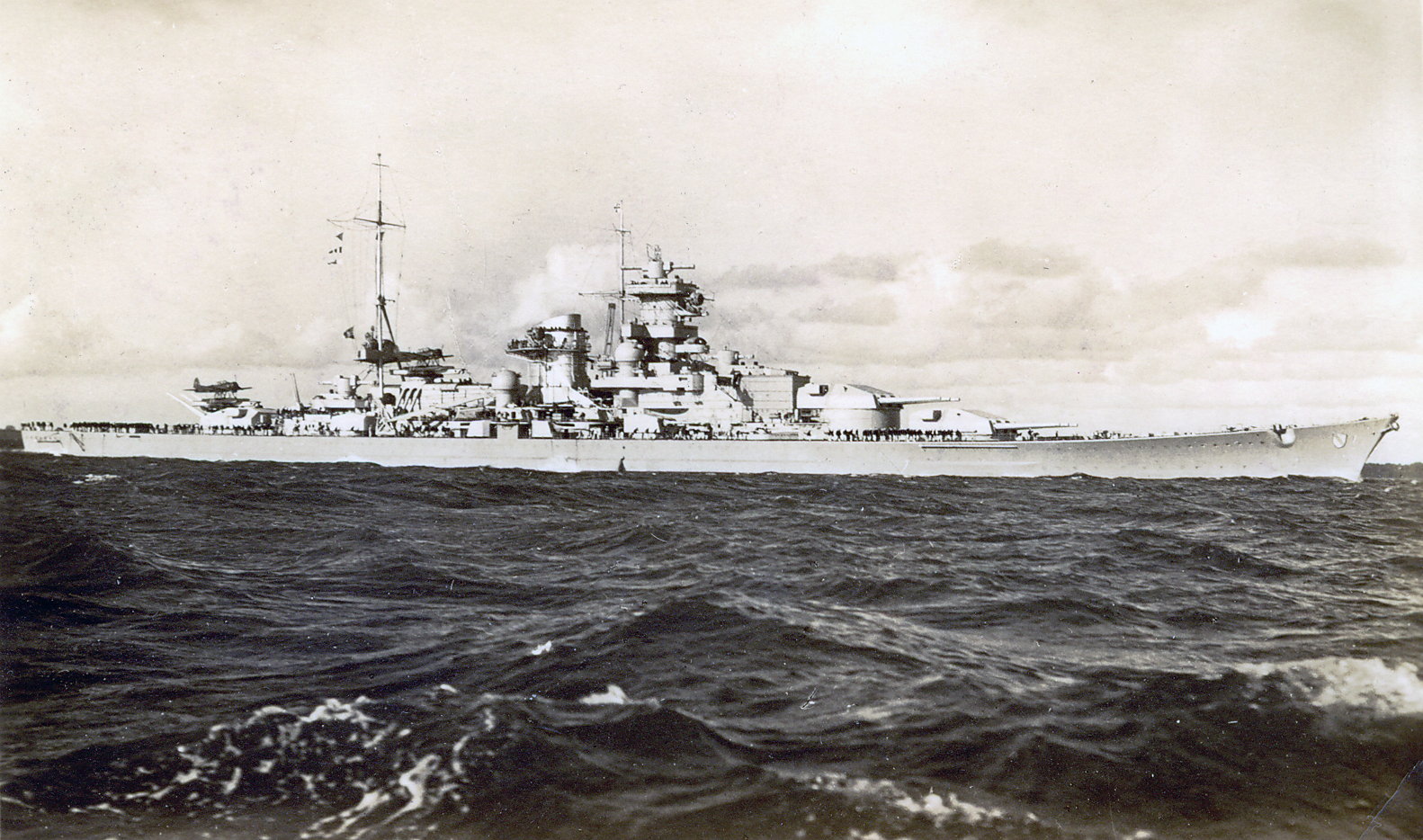 Schlachtschiff Battleship Scharnhorst 1939.jpg