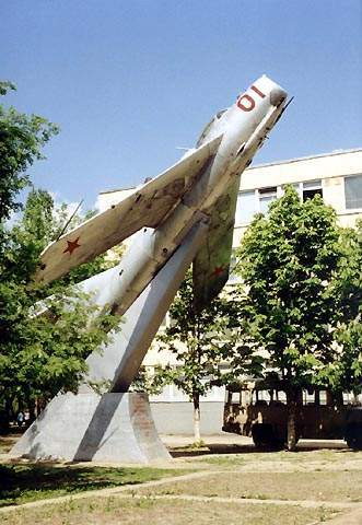 Калуга - памятник летчикам 324 авиадивизии.jpg