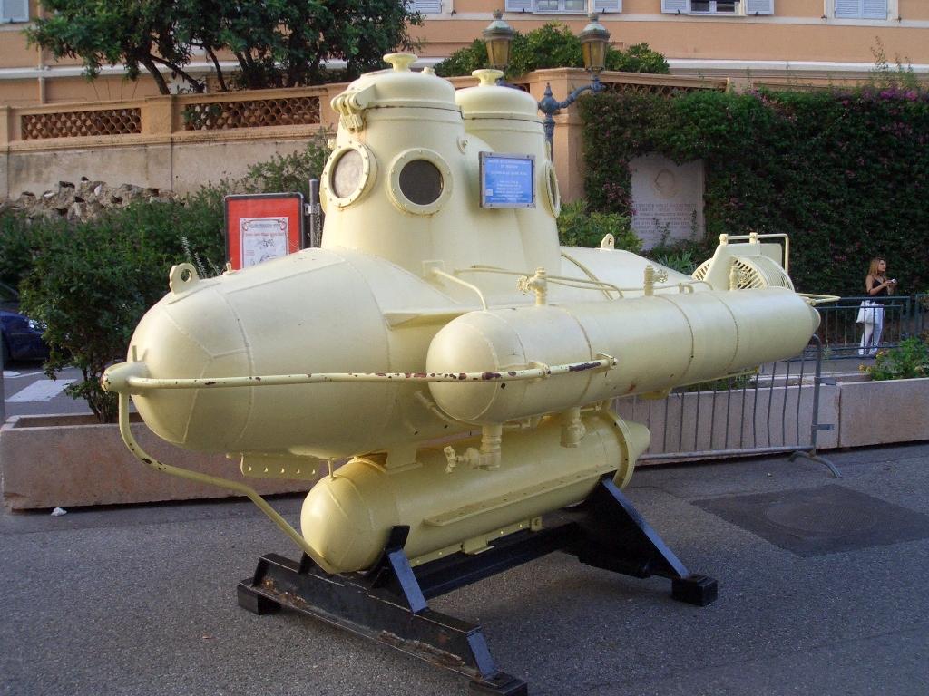 Yellow Submarine -  1-0.JPG