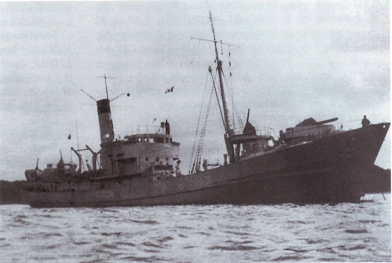 IMG_24010547 Deutscher Fischdampfer als U-Jager umgerustet.JPG