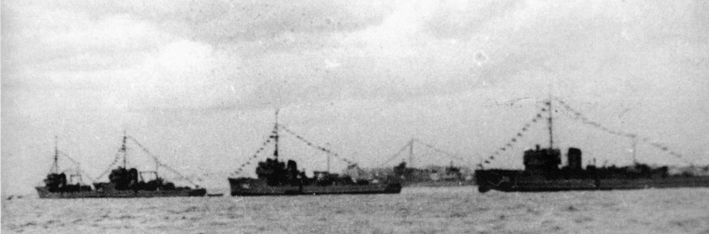 M-Boote der sowjetischer Schwarzmeerflotte auf Sevastopol Reede.JPG