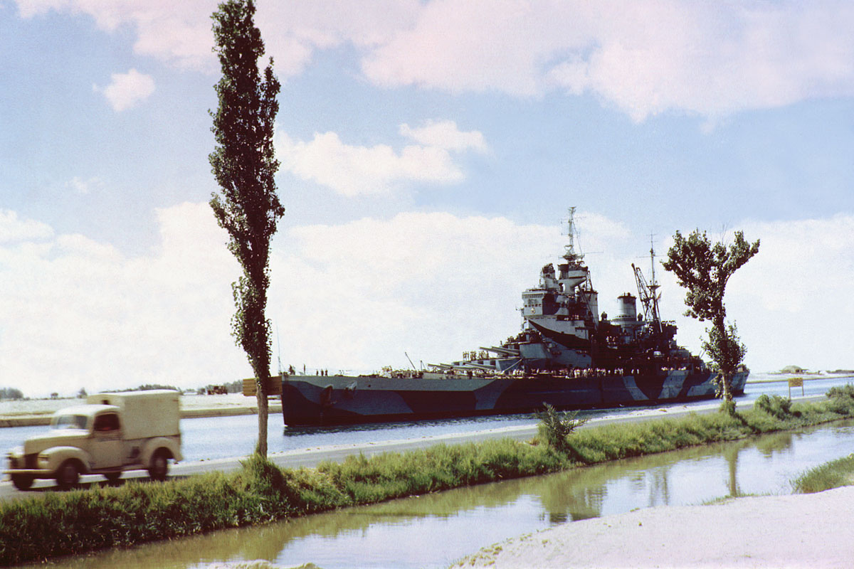 HMS_Howe_in_Suez_Canal_1944.jpg
