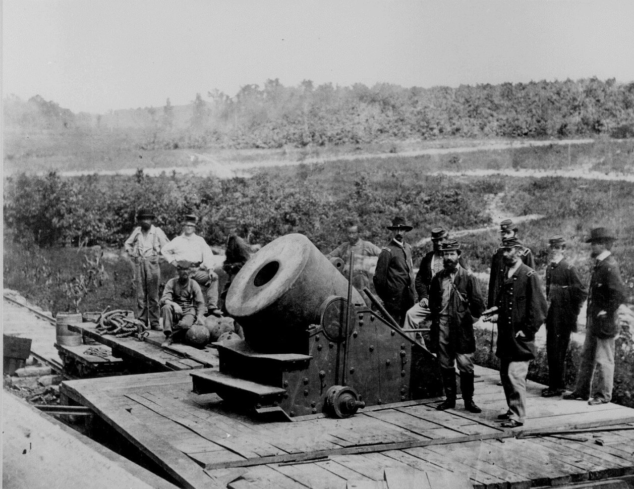 civil-war-060 The 13-inch mortar ''Dictator'' mounted on a railroad flatcar before Petersburg, Va., October 1864.jpg