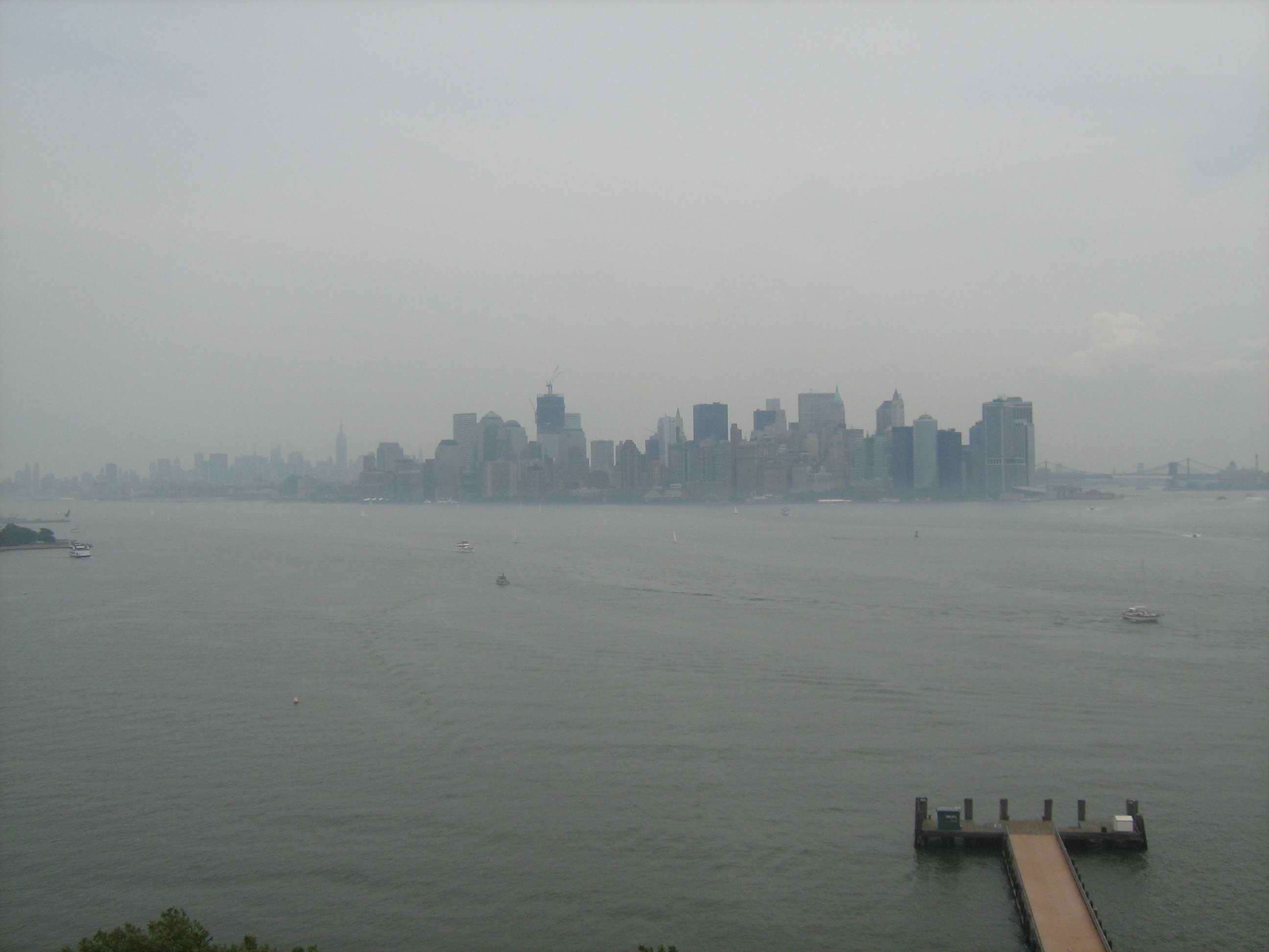 Вид на Манхэттен с пьедестала Статуи Свободы.jpg