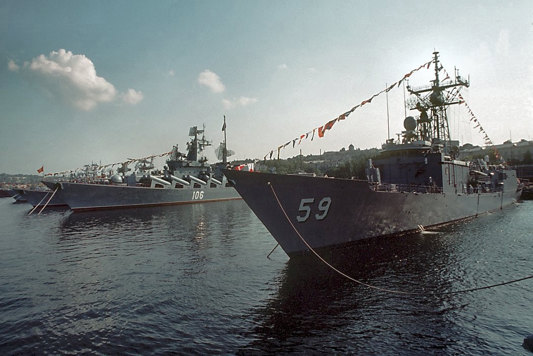 USS Kauffman 1989.jpg