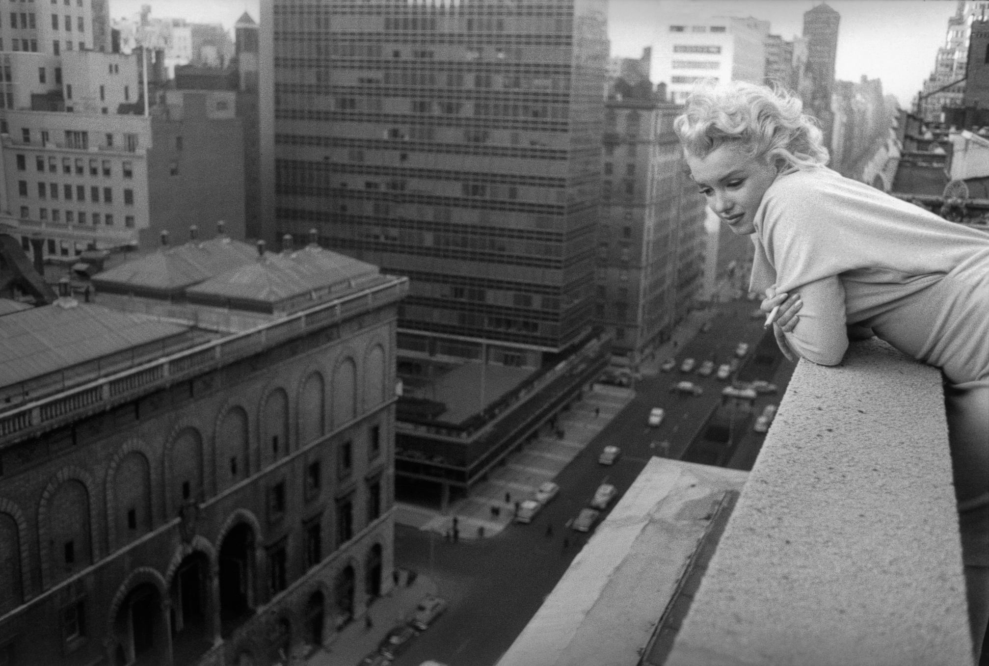 Marilyn Monroe - Ambassador Hotel NYC 1 Mar 1955 - Ed Feingersh - 1.jpg