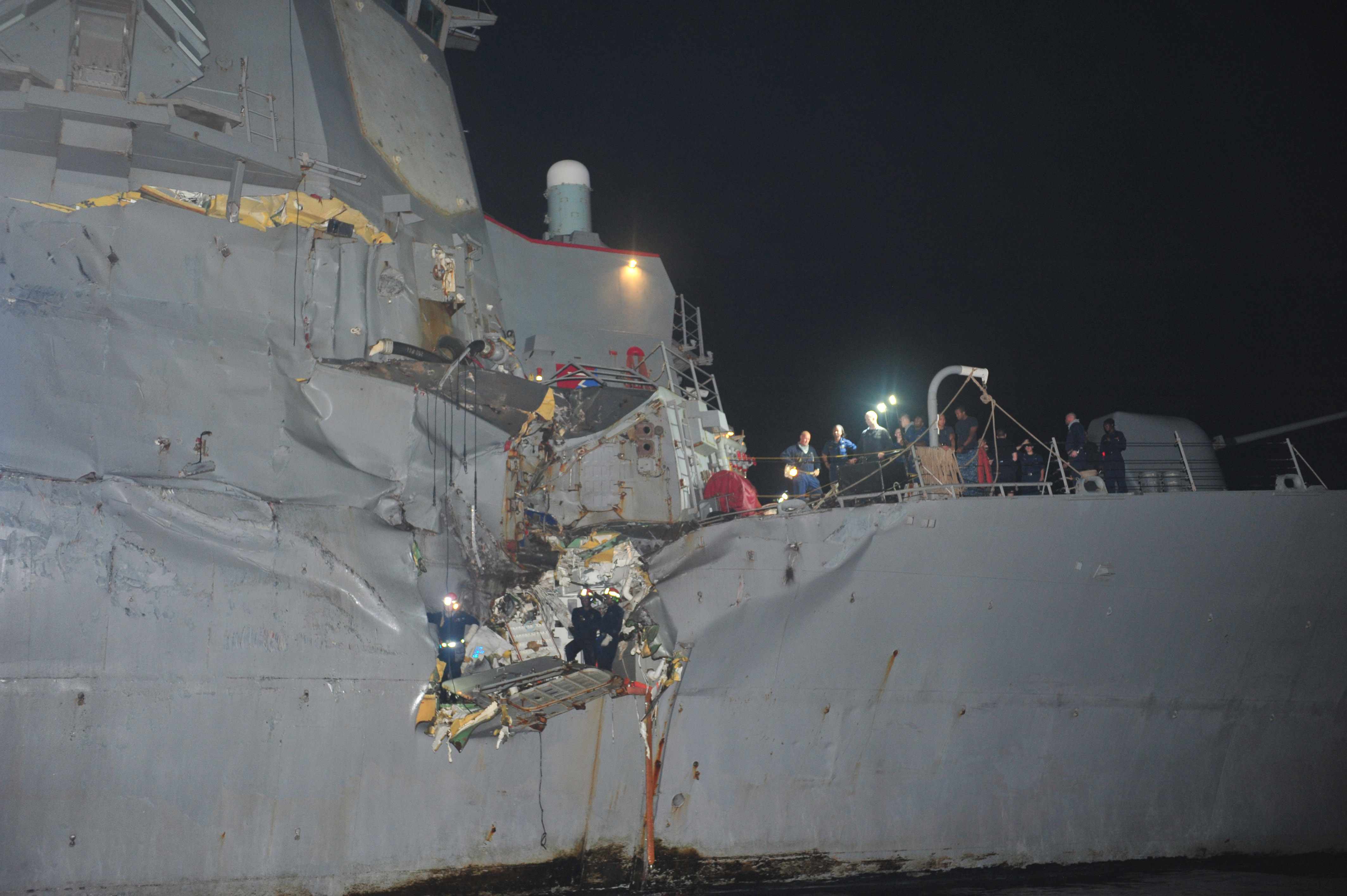 USS Porter (DDG 78) Результат столкновения с танкером 12.08.2012.jpg
