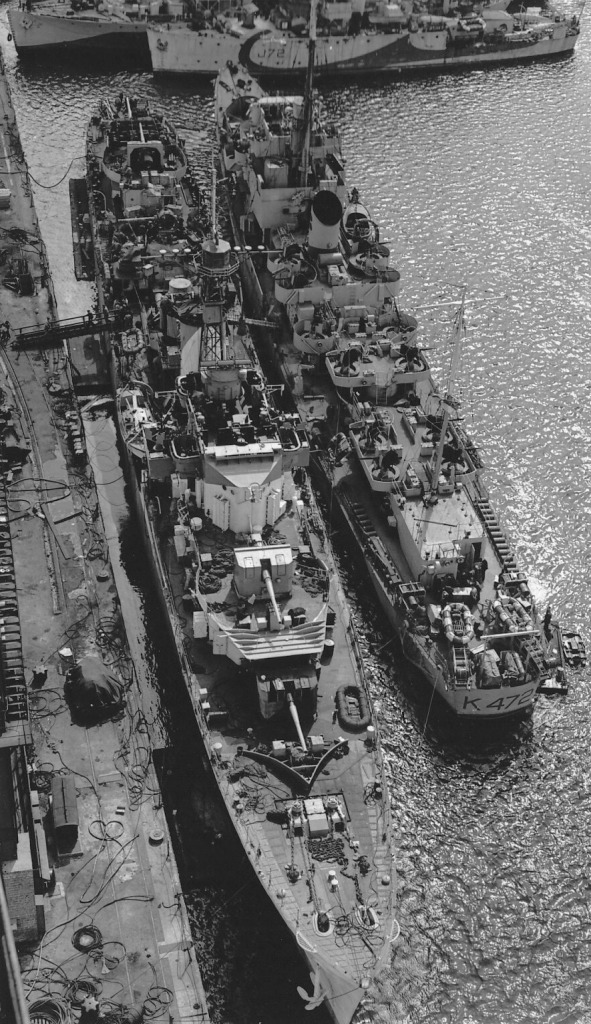 HMS ONSLOW and HMS DACRES.jpg