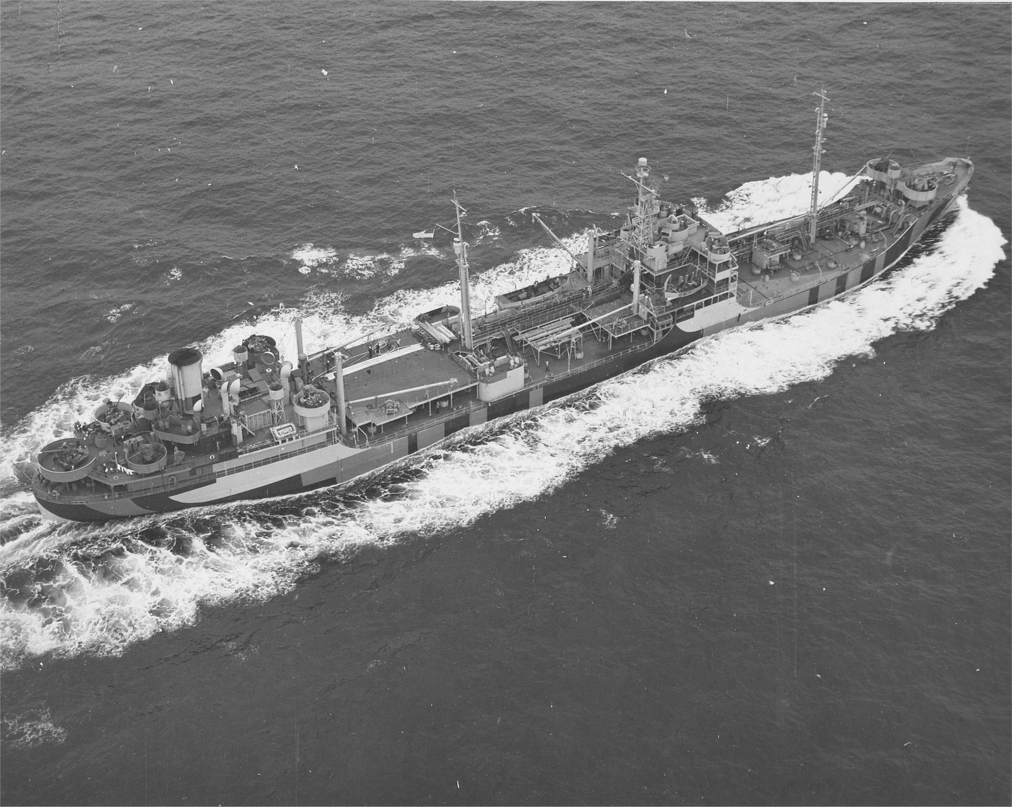 USS Sebec (AO-87) photographed in 1944.jpg
