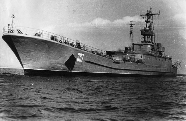 1982-84 гг.СДК-137. Фото С.Новожилова (штурмана корабля).jpg