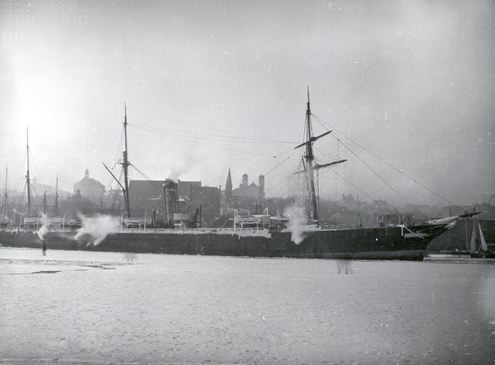 Unknown_ship_at_StJohns.jpg