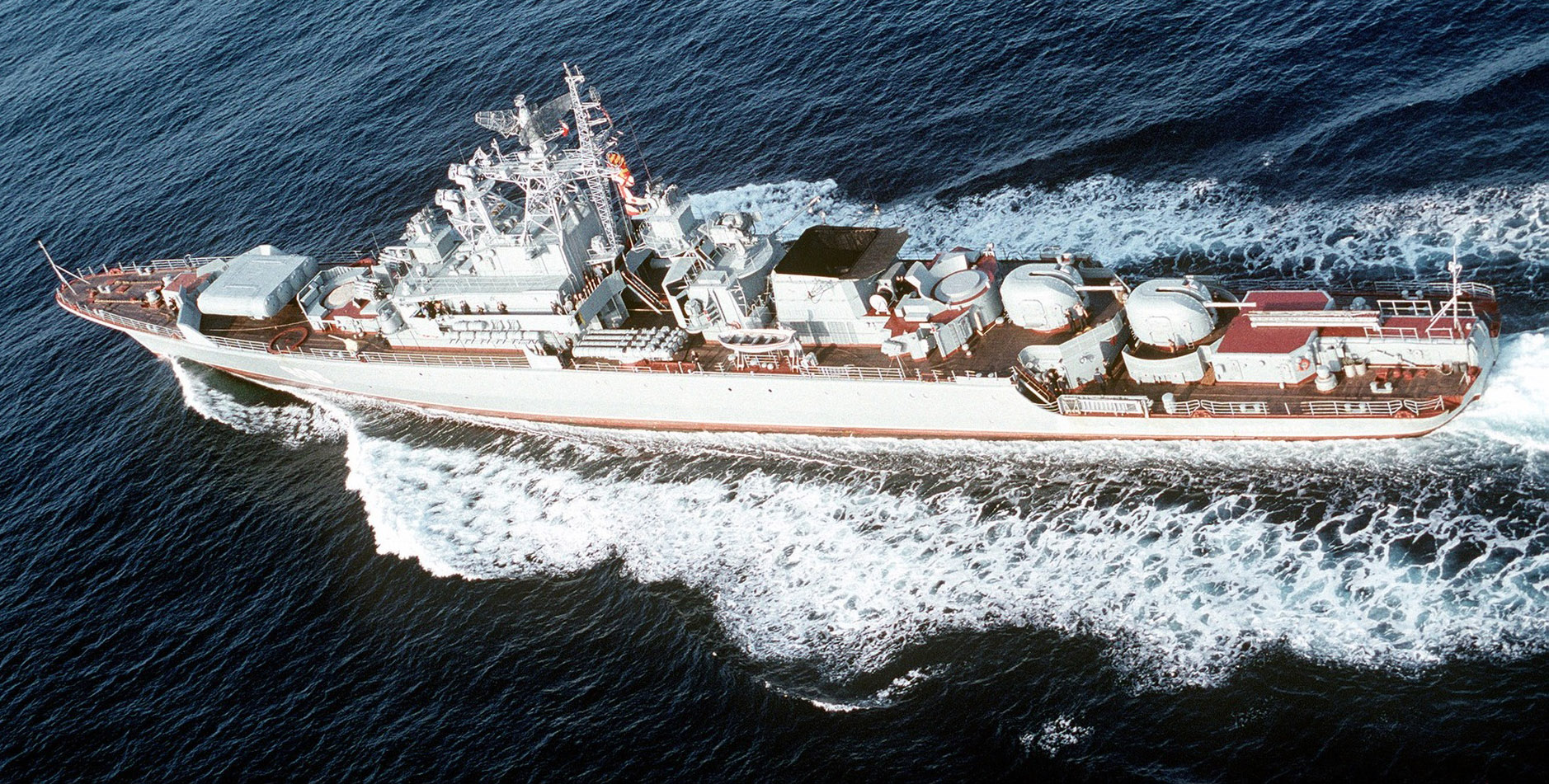 frigate PYTLIVY underway south of Italy Dec10 1991.jpg