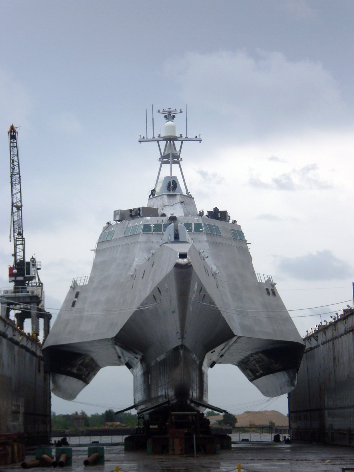 uss_independence_lcs2.jpg