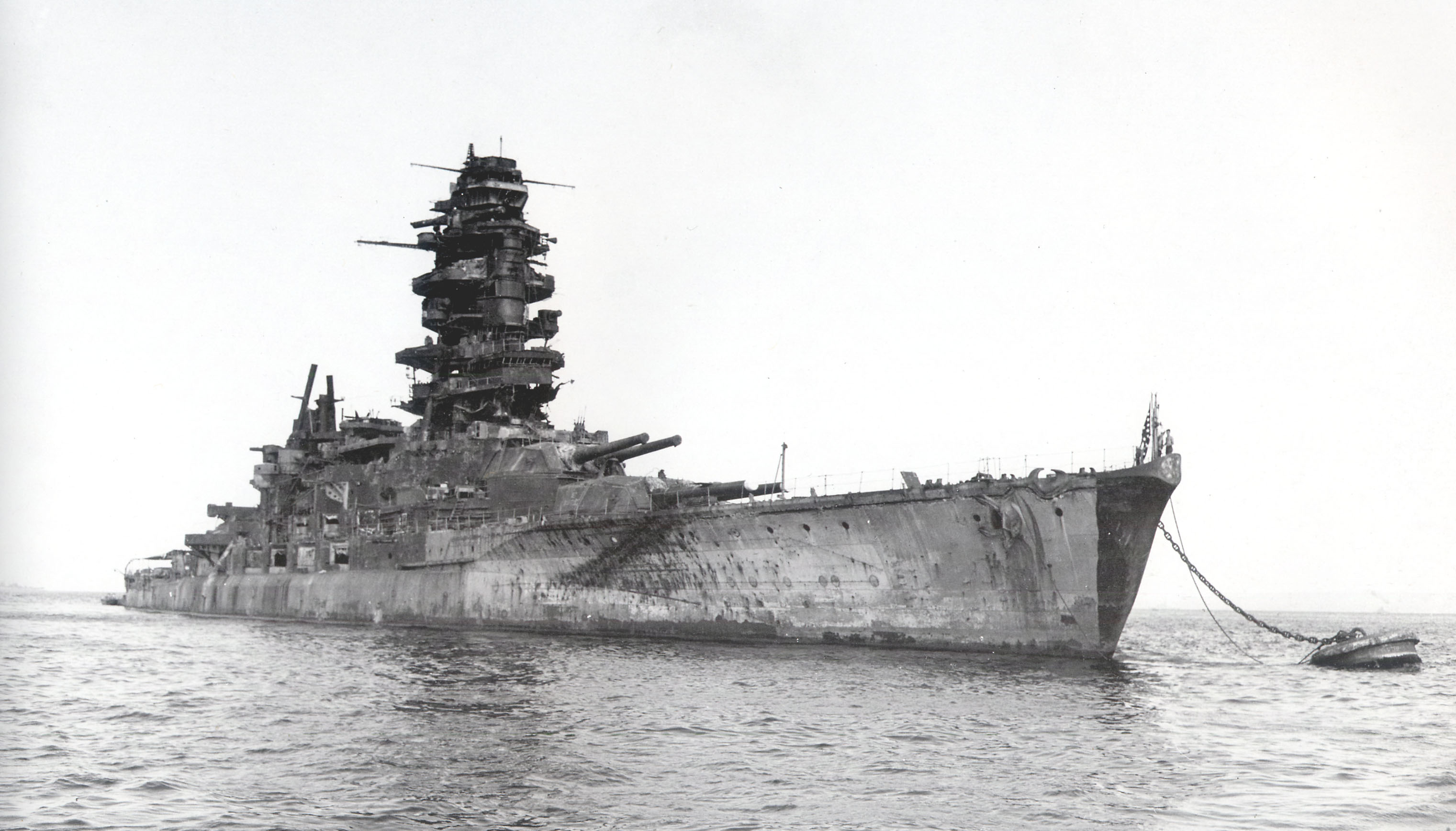 11111111   9 сентября 1945 HIJMS Нагато, последний плавающей японский линкор, в Токийском заливе.jpg