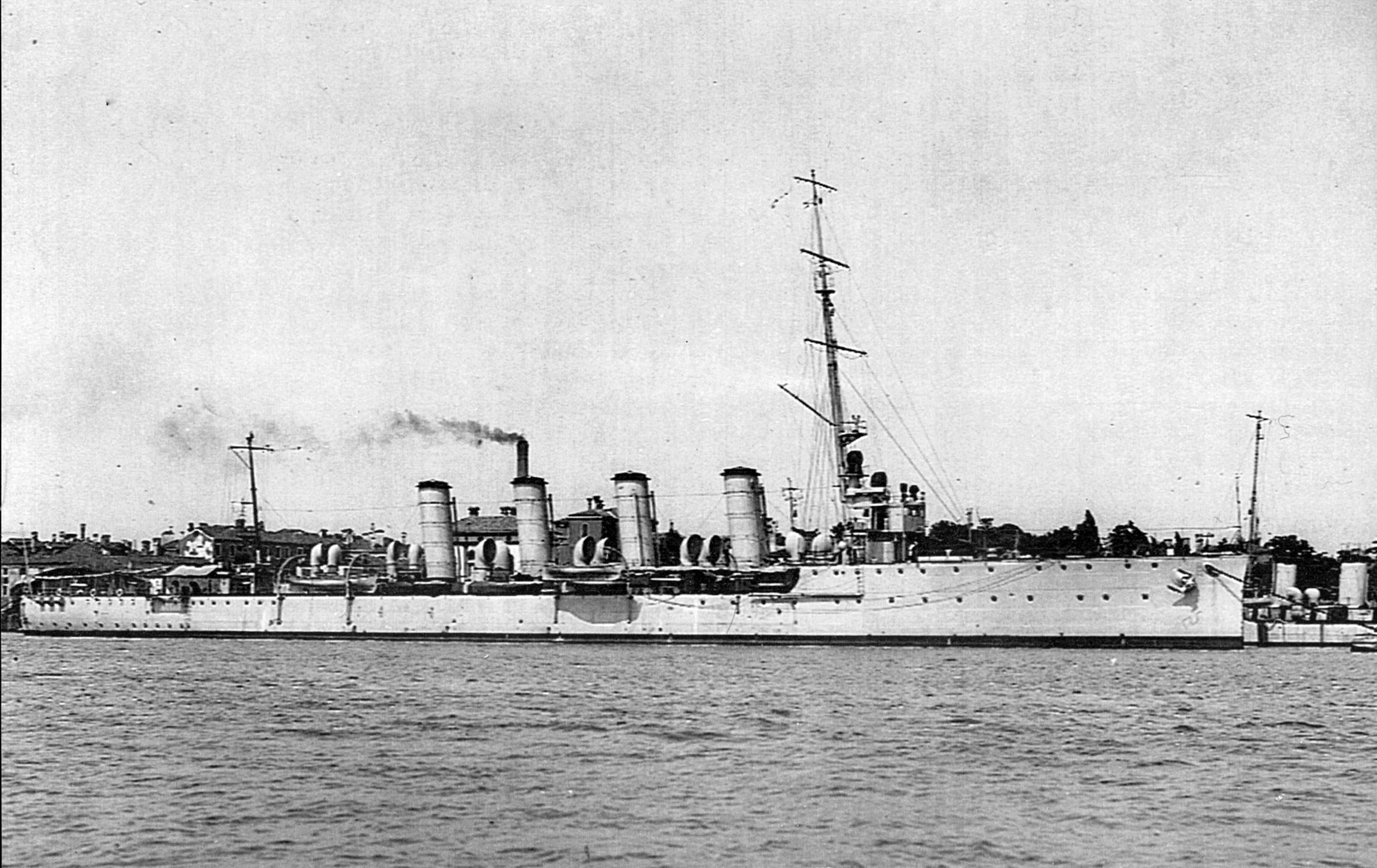 Admiral Spaun disarmed at Venezia 04.1919.JPG