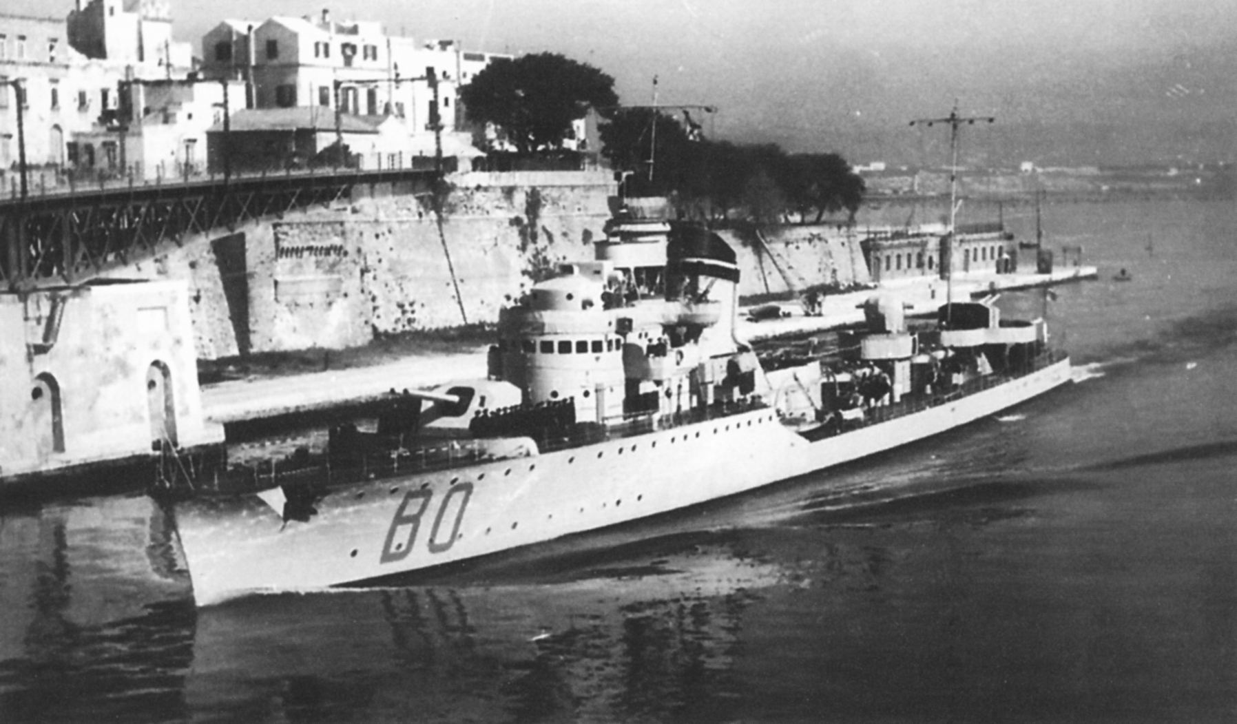 Baleno uscita Mar Piccolo di Taranto 1940.JPG