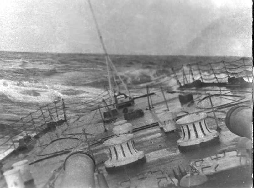 Ushakov in heawy seas (WZ).jpg