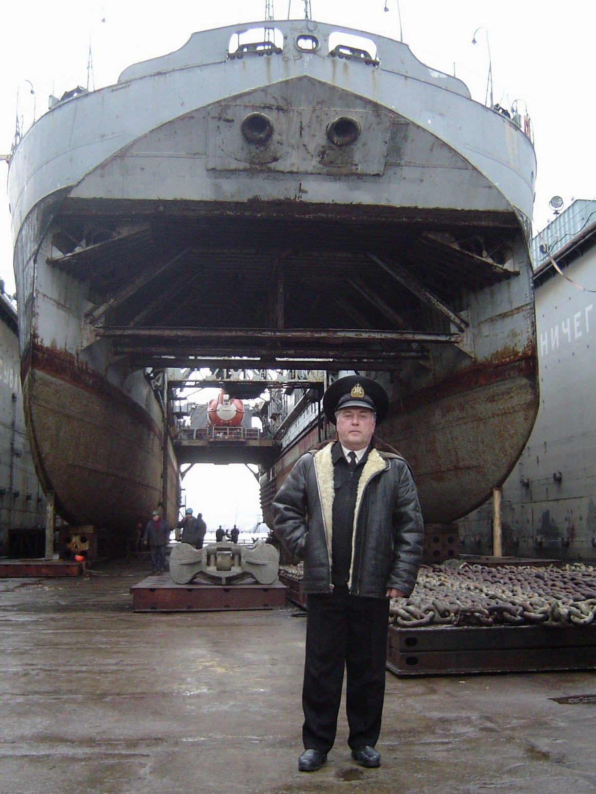Капитан Коммуны Ишинов А.А. на стапель палубе.jpg