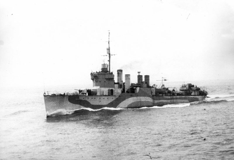 Жаркий_eх-HMS_Brighton_I08_ех-USS Cowell_DD-167.jpg
