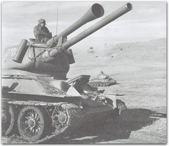Т-34-85 с пропановой пушкой - иммитатор артогня.jpg