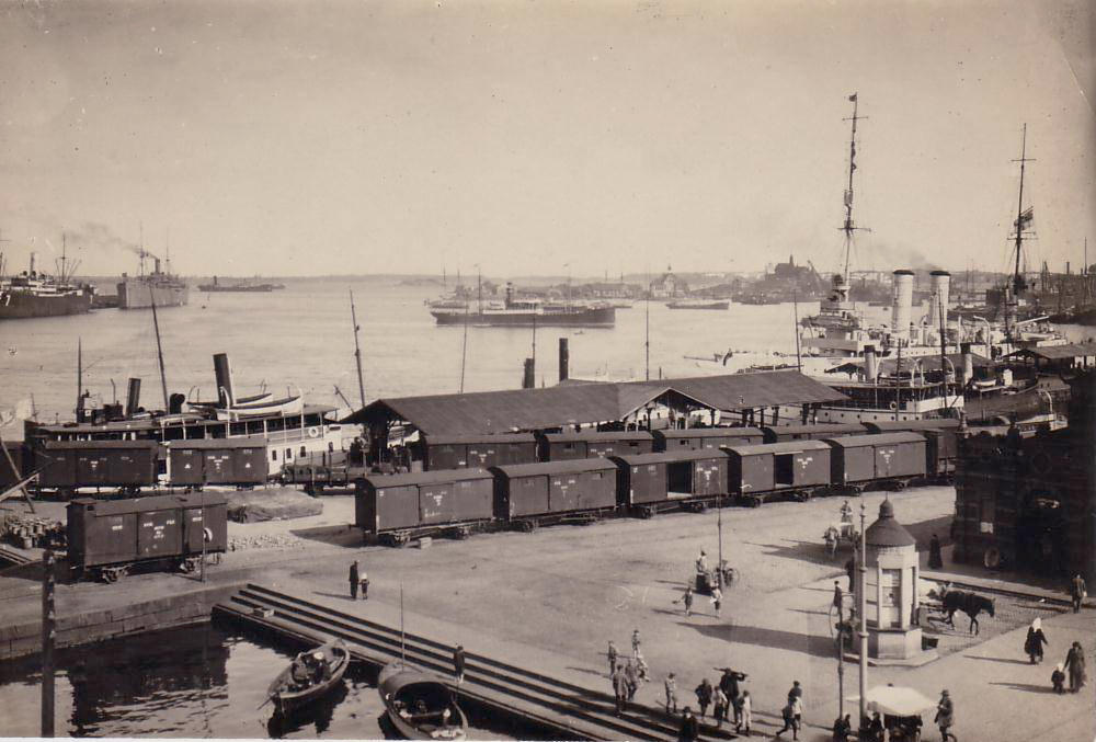 Helsinki harbour WWI.jpg
