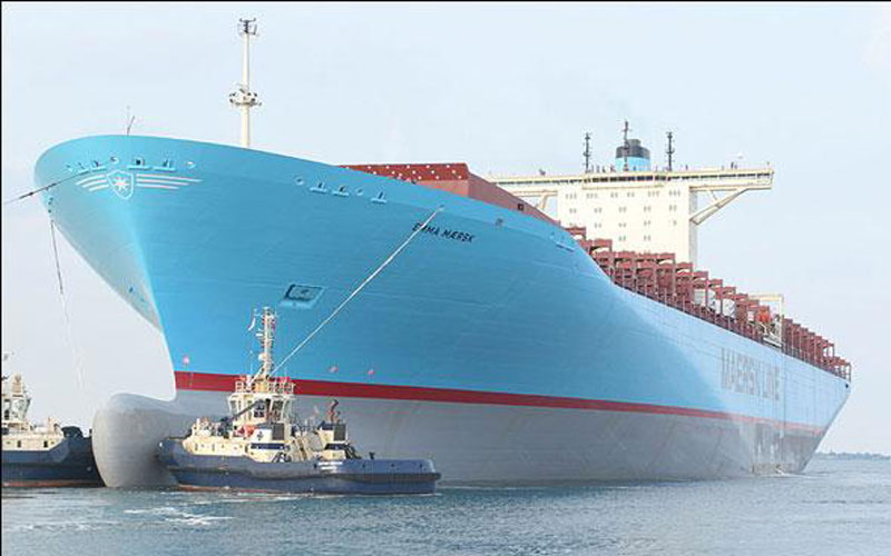 Emma_Maersk_mooring.jpg