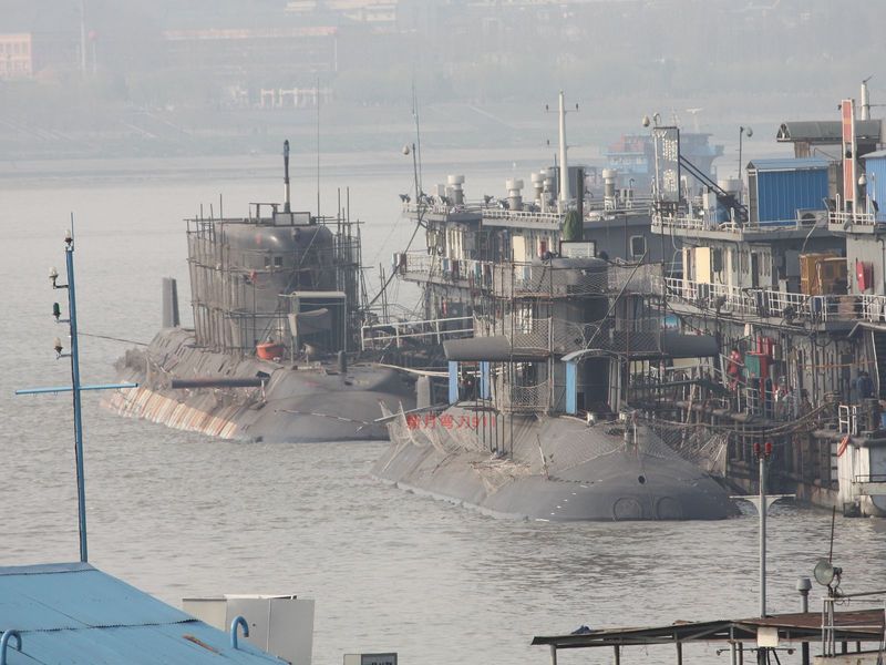 Chinese_Yuan_Class_Diesel_Electric_Submarines3.jpg