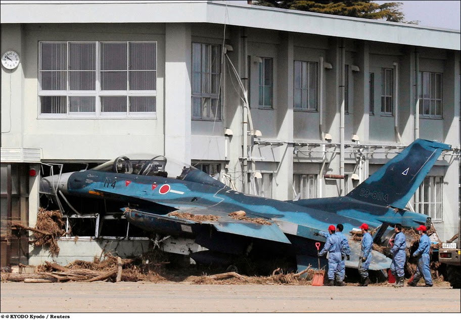 самолет ССО Японии после цунами.jpg