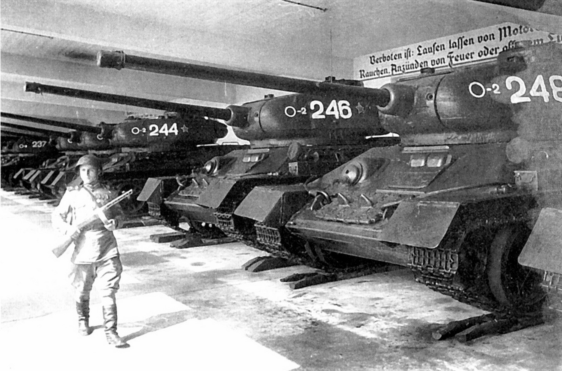 Средний танк Т-34__21.jpg